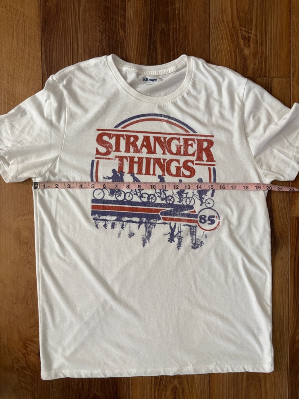Bundle of Women’s Graphic Tees sizes M and L - Picture 13 of 16